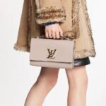 Louis Vuitton LOCKME CLUTCH Greige - Image 4