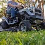 Murray MT100 42 in. 13.5 HP 500cc E1350 Series Briggs and Stratton Engine 6-Speed Manual Gas Riding Lawn Tractor Mower - Image 2